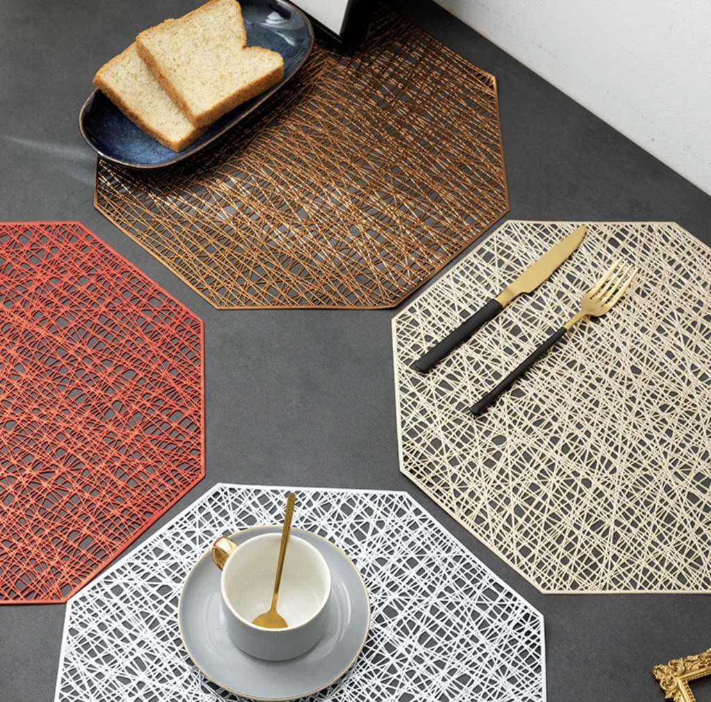 Ensemble Napperons couleur dore / rouge / argent / bronze / avec design moderne antidérapant pour table-salle a manger cuisine décor / 6 pièces 