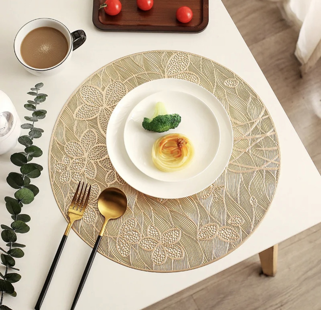 Ensemble Napperons couleur dore / rouge / argent / bronze / avec design moderne antidérapant pour table-salle a manger cuisine décor / 6 pièces 