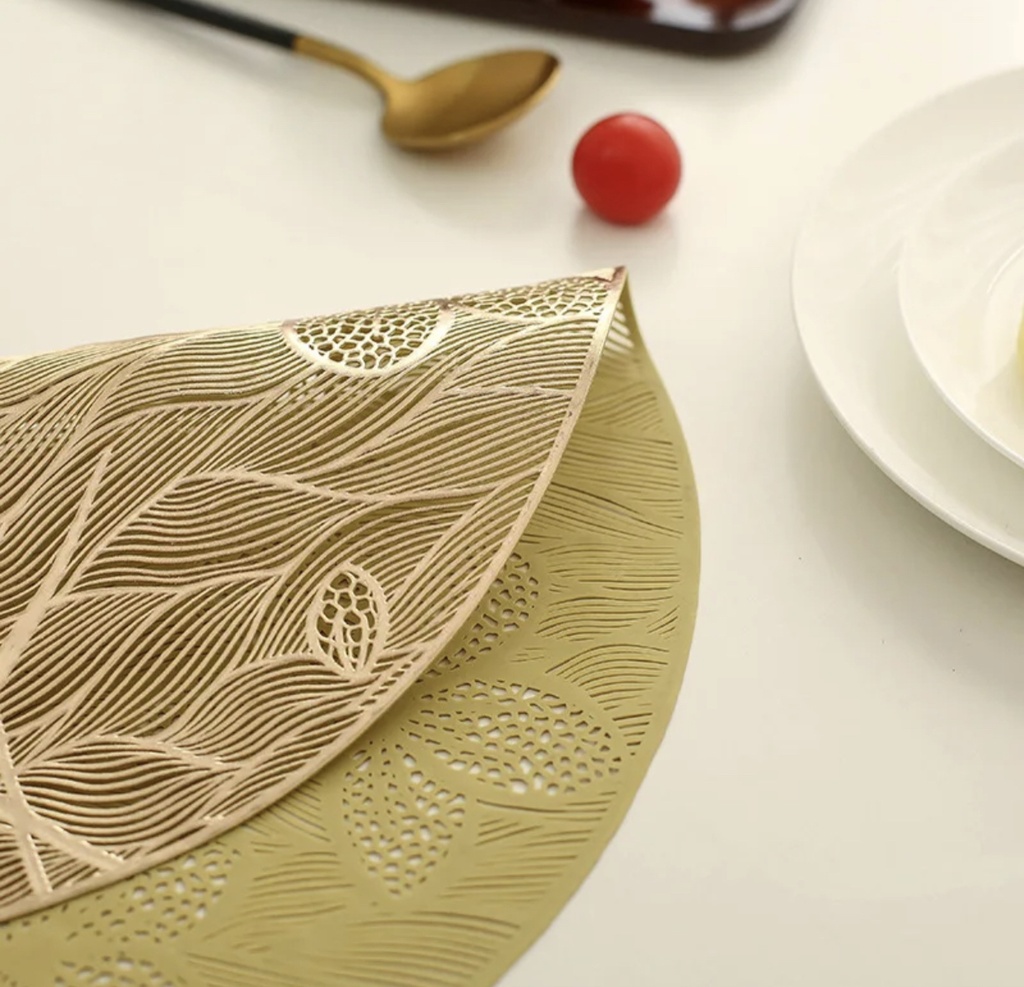 Ensemble Napperons couleur dore / rouge / argent / bronze / avec design moderne antidérapant pour table-salle a manger cuisine décor / 6 pièces 